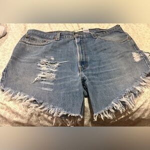 Levi’s
Heavily distressed jeans
Fit women’s size 14
Super cute!
